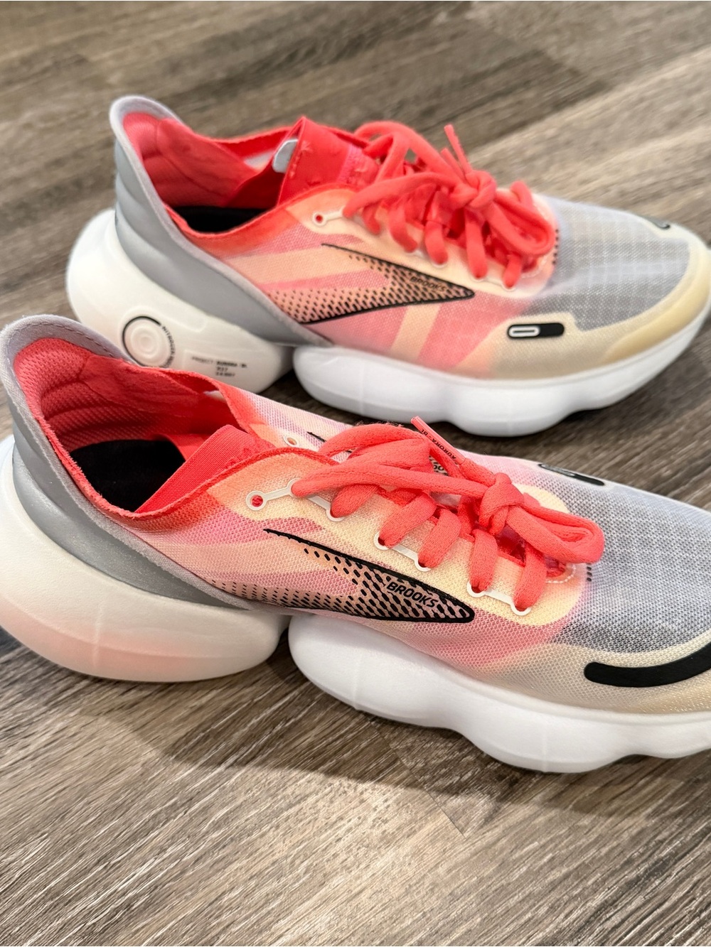 Brooks aurora women’s size 8